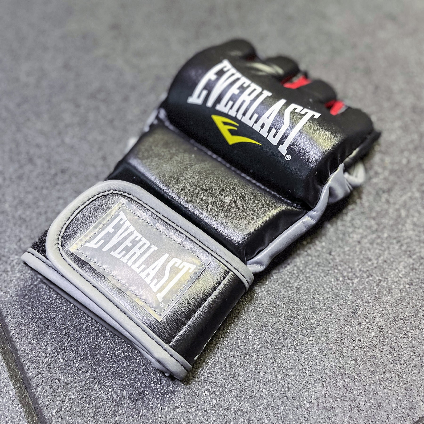 Everlast MMA Training Grappling Gloves Flex Fitness Equipment Au